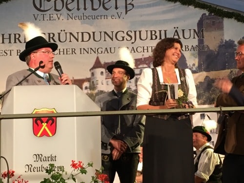 IMG 0313 500x375 - Minister of State Ilse Aigner and Planatol – smart gluing